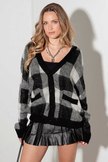  Black and White Plaid Cardigan w/Pockets